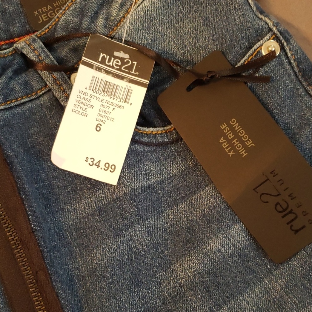 Jeans - Picture 3 of 3